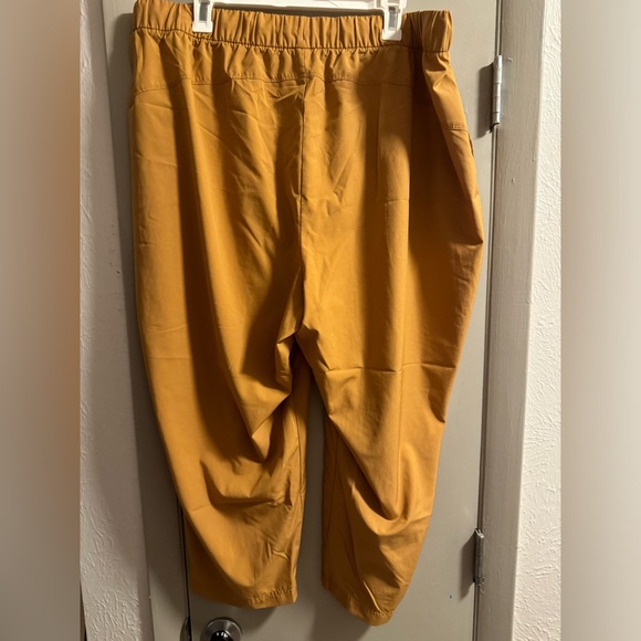 Old Navy Active Stretchtech cargo pants - Picture 2 of 3